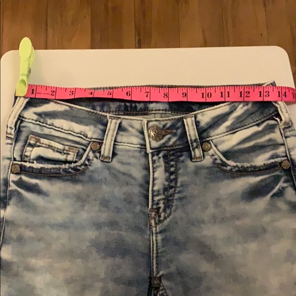 Silver Jeans Distressed Acid Wash 29” Inseam - Picture 11 of 14